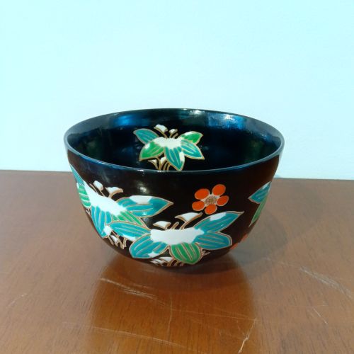 黒梅竹雪かぶり茶碗